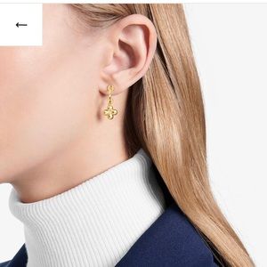 Louis Vuitton Jewelry - Louis Vuitton blooming earrings Louis Vuitton Jewelry - Louis Vuitton blooming earrings